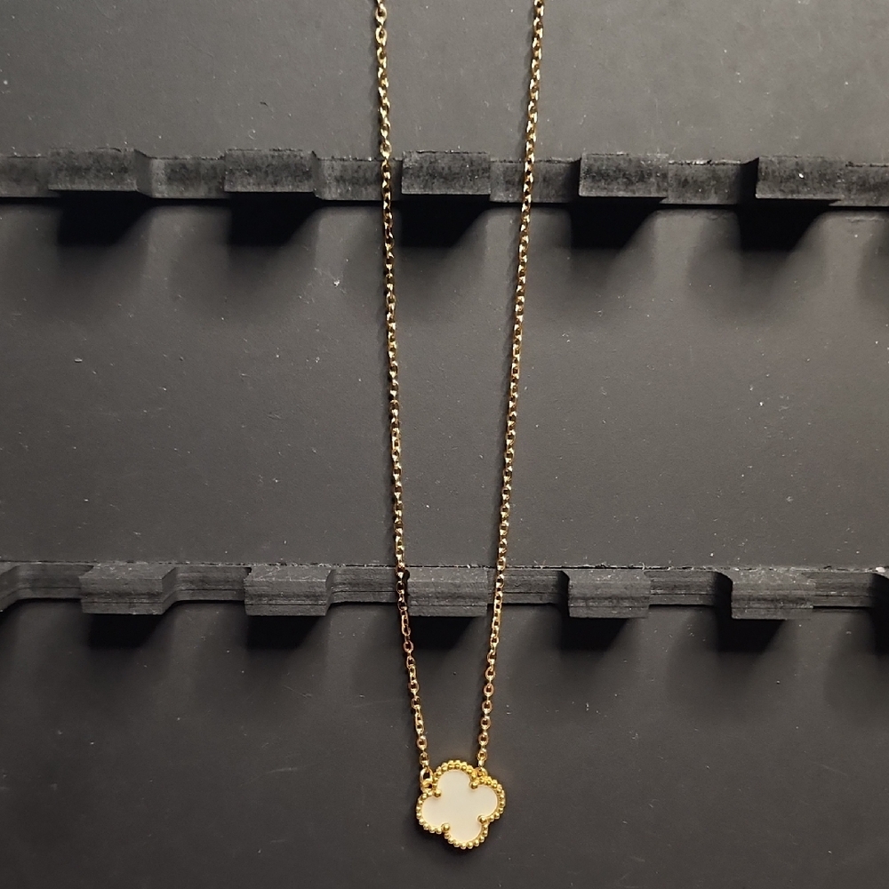 Elegant Gold and White Pendant Necklace